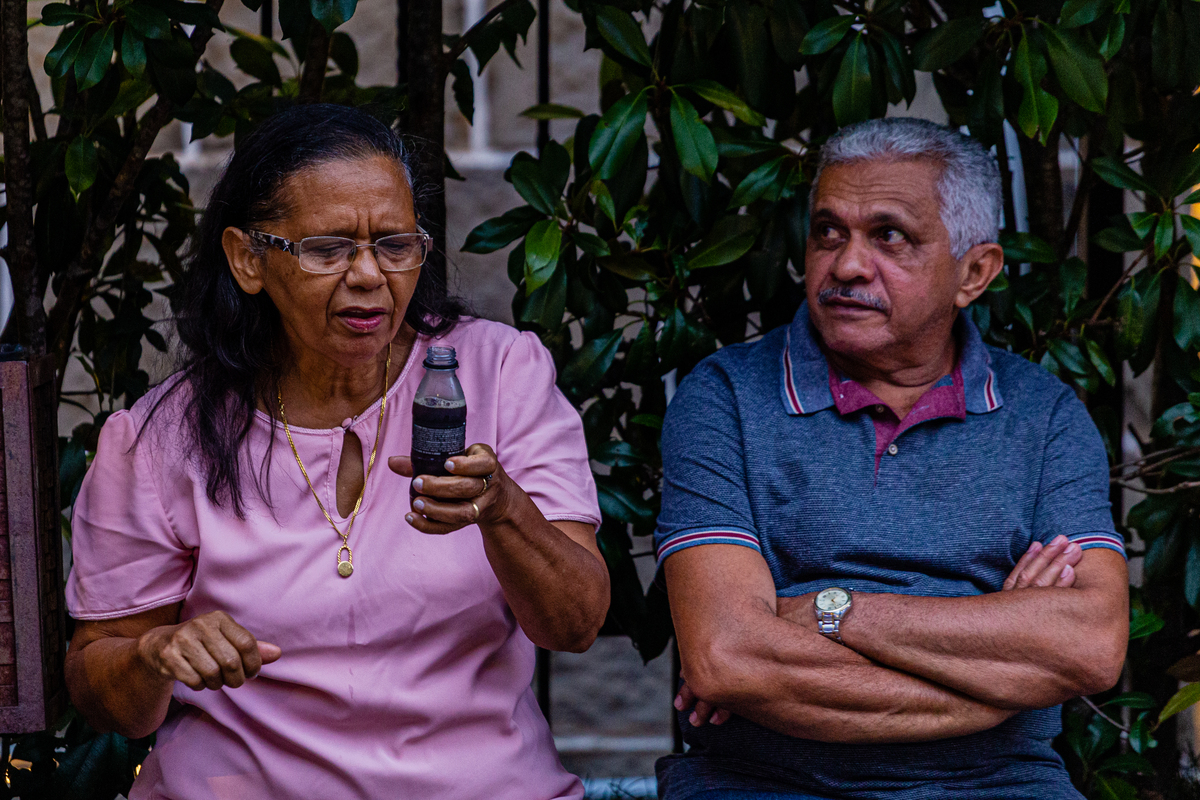 Consumidores de Pepsi em Gramado. Um casal. 