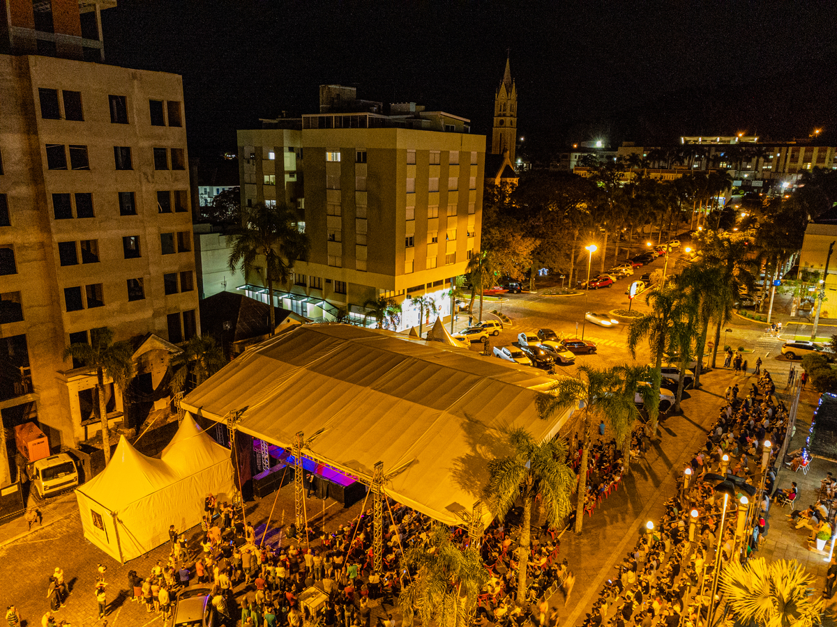 Palco Montado na frente da prefeitura de Nova Prata 