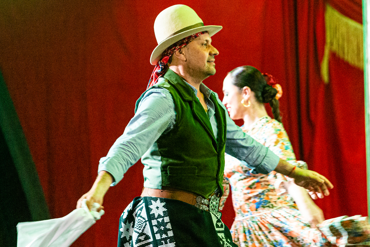 Um dançarino com um lenço do Bailado Gaúcho