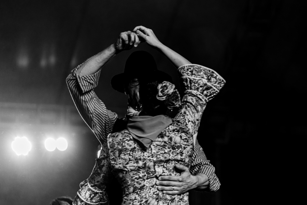 Fotos da dança folclórica do Bailado Gaúcho em preto e branco Eduardo Brancalion 