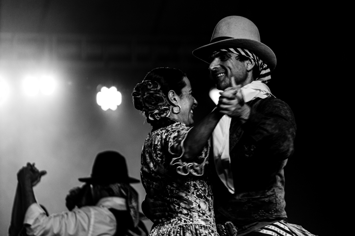 Fotos da dança folclórica do Bailado Gaúcho em preto e branco Eduardo Brancalion III