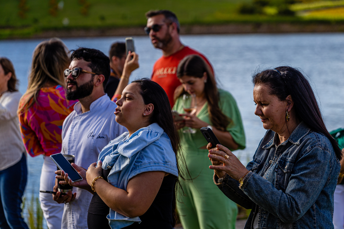 Fotos do publico  no Show do Duca Leindecker e do Alemão Ronaldo em celebração a um ano de Vida Do Matria, parque de Flores. 