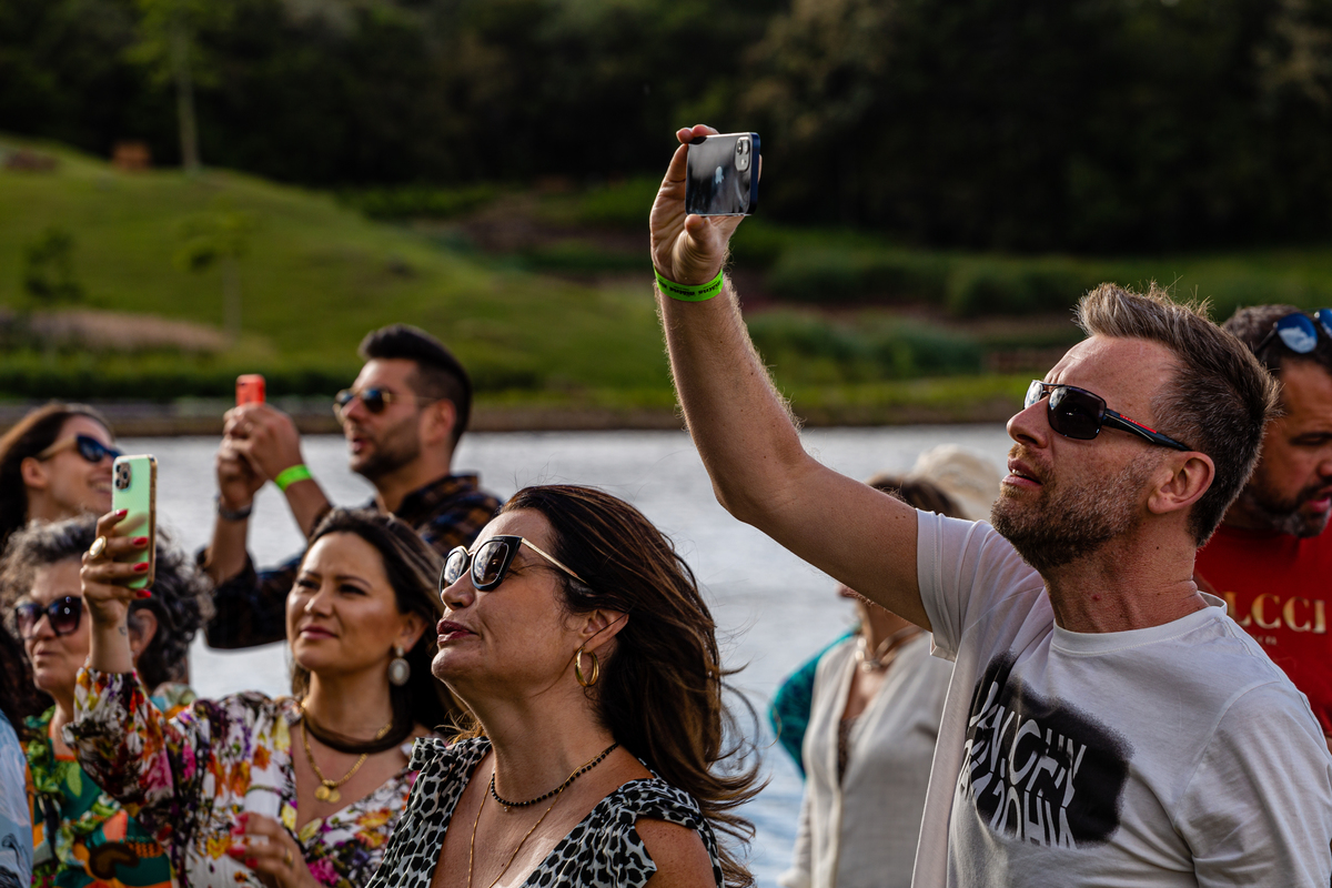 Fotos do publico  no Show do Duca Leindecker e do Alemão Ronaldo em celebração a um ano de Vida Do Matria, parque de Flores. 