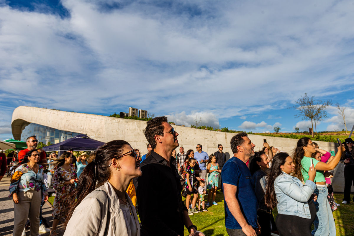 Fotos do publico  no Show do Duca Leindecker e do Alemão Ronaldo em celebração a um ano de Vida Do Matria, parque de Flores. 