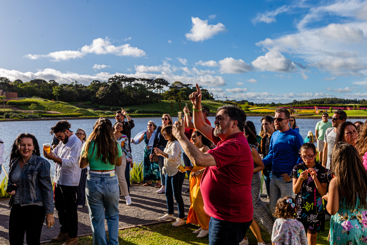 Fotos do publico  no Show do Duca Leindecker e do Alemão Ronaldo em celebração a um ano de Vida Do Matria, parque de Flores. 