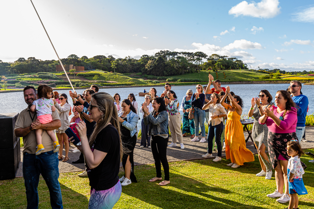 Fotos do publico  no Show do Duca Leindecker e do Alemão Ronaldo em celebração a um ano de Vida Do Matria, parque de Flores. 
