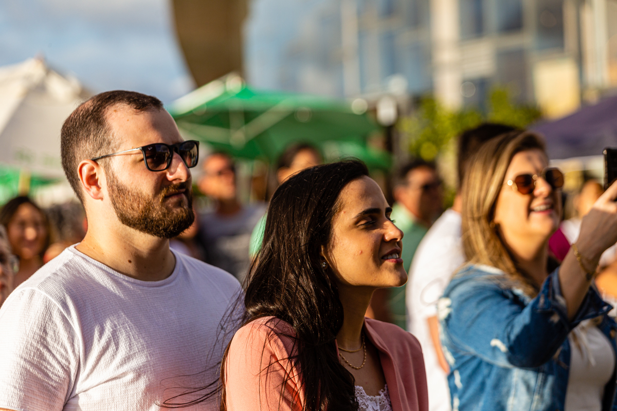 Fotos do publico  no Show do Duca Leindecker e do Alemão Ronaldo em celebração a um ano de Vida Do Matria, parque de Flores. 