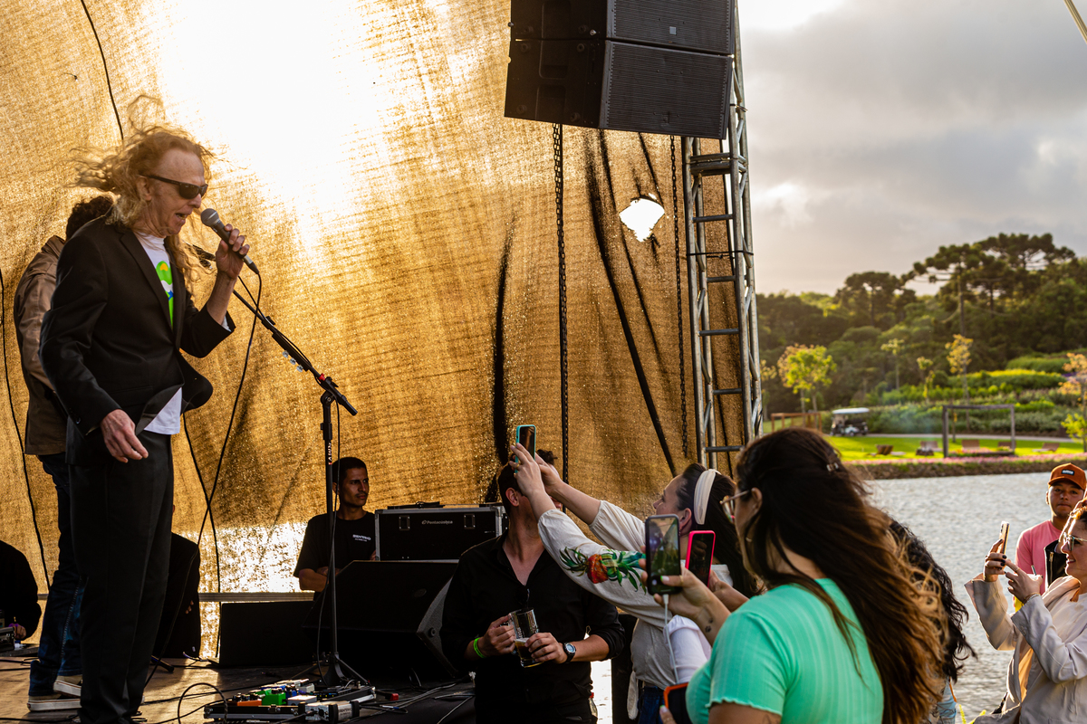 Fotos do Show do Duca Leindecker e do Alemão Ronaldo em celebração a um ano de Vida Do Matria, parque de Flores. 