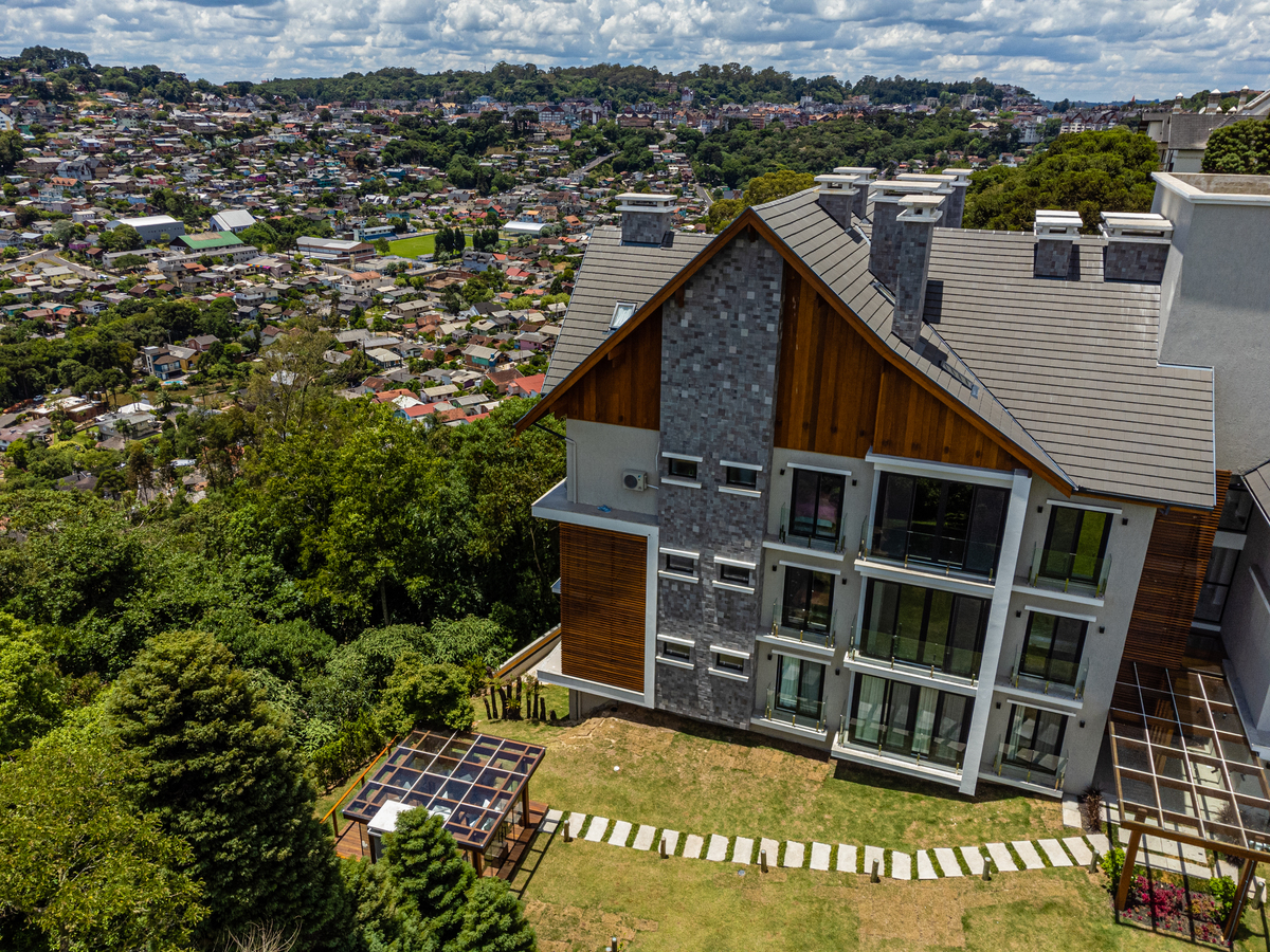 Fotografia profissional de drone para Imobiliárias Gramado. Vista para o bairro Piratini. 
