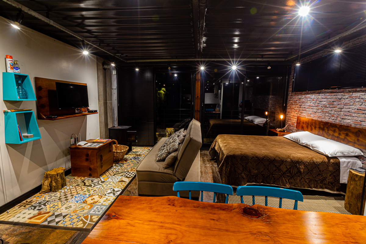 Hospedagem em Cambara do Sul. Cambara Containers. O conforto de noite no container. 