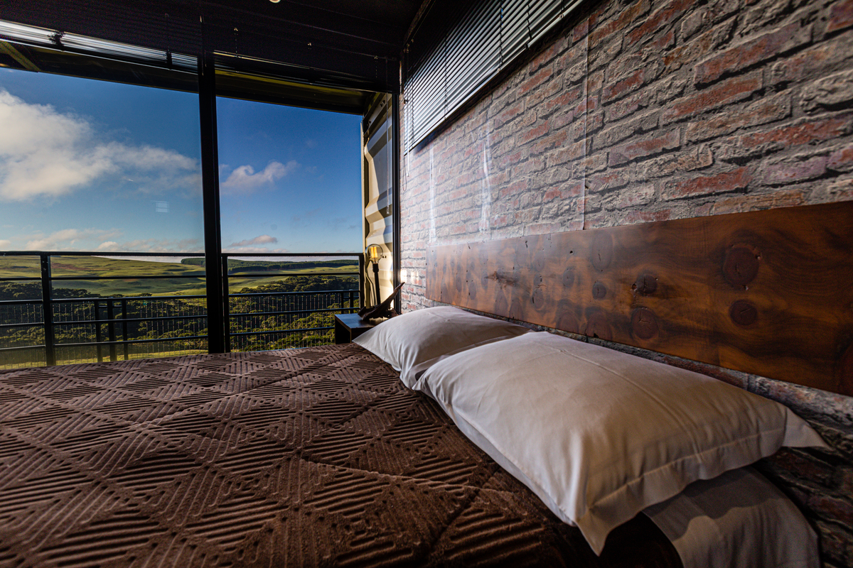 Hospedagem em Cambara do Sul. Cambara Containers. Na cama com essa vista