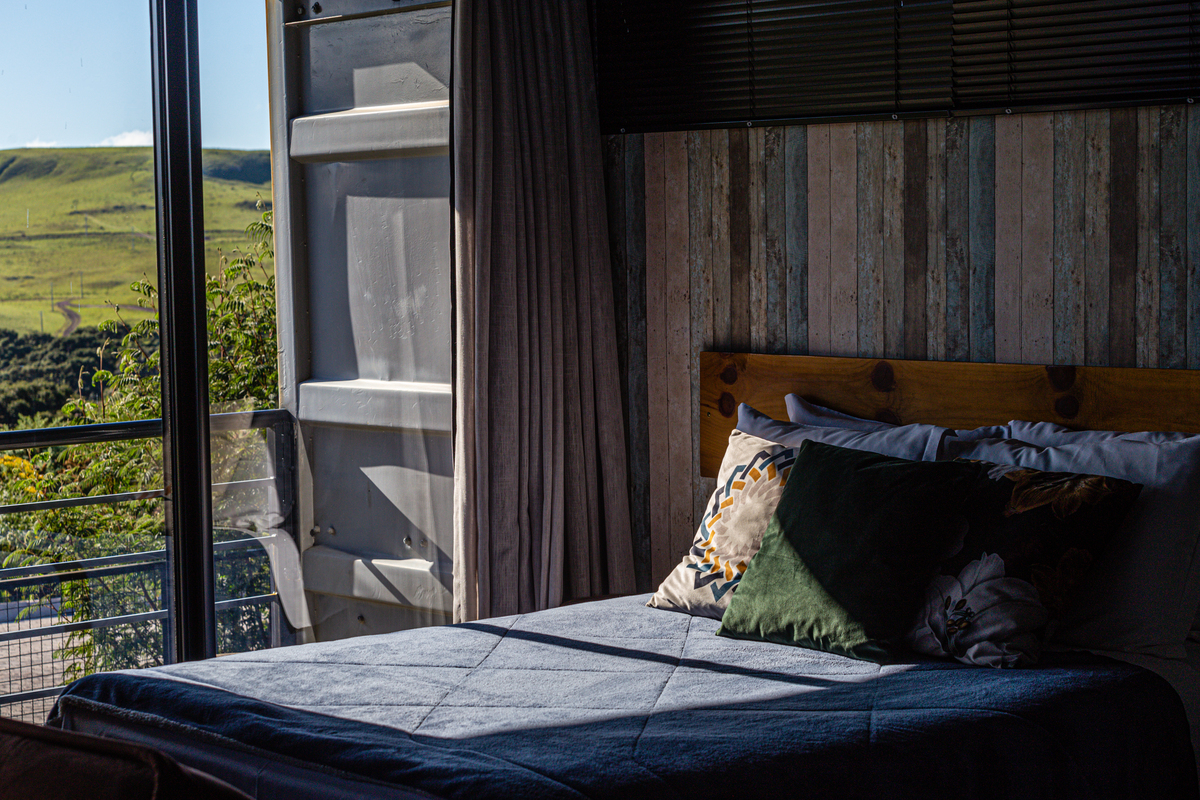 Hospedagem em Cambara do Sul. Cambara Containers. Sol entrando no Container. 