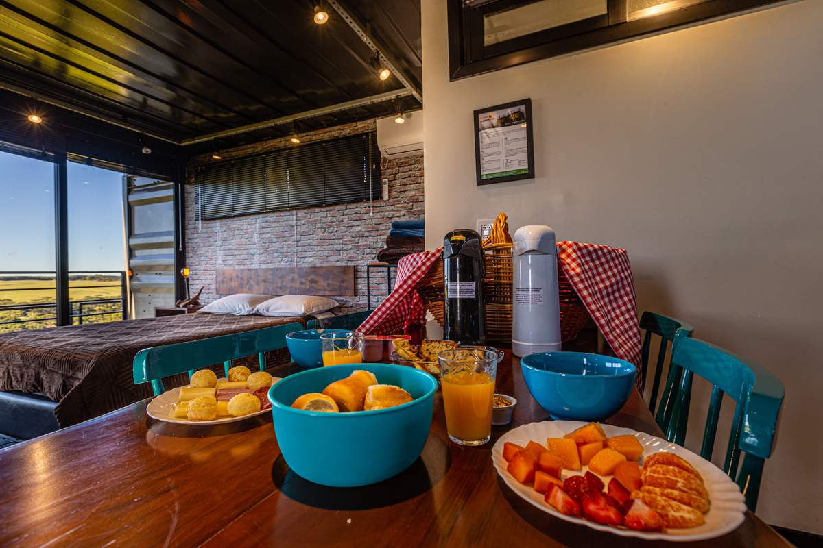 Hospedagem em Cambara do Sul. Cambara Containers. Café da manha no container. 