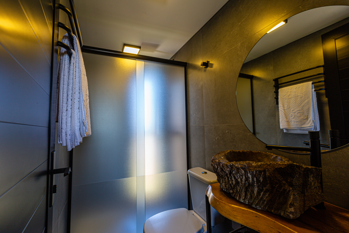 Hospedagem em Cambara do Sul. Cambara Containers.  outro banheiro do Container. 