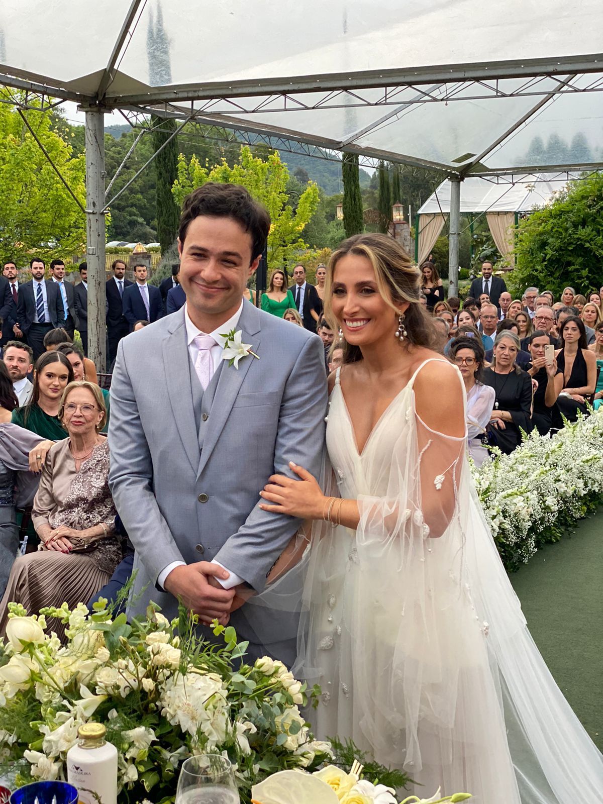Fotografia de casamento em Gramado, Casa Wilfrido. Noiva feliz. 