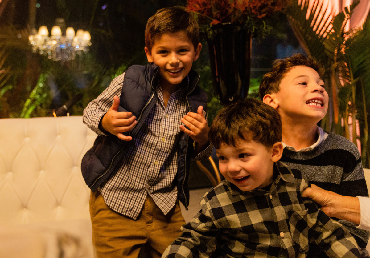 Fotografo para aniversários em Gramado e Canela. Netos felizes.