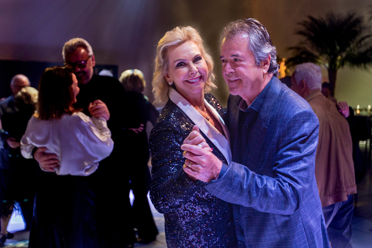 Fotografo para aniversários em Gramado e Canela.  Valsa do amor