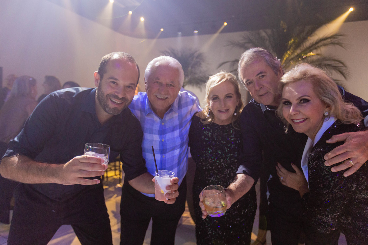 Fotografo para aniversários em Gramado e Canela.  amigos queridos.

