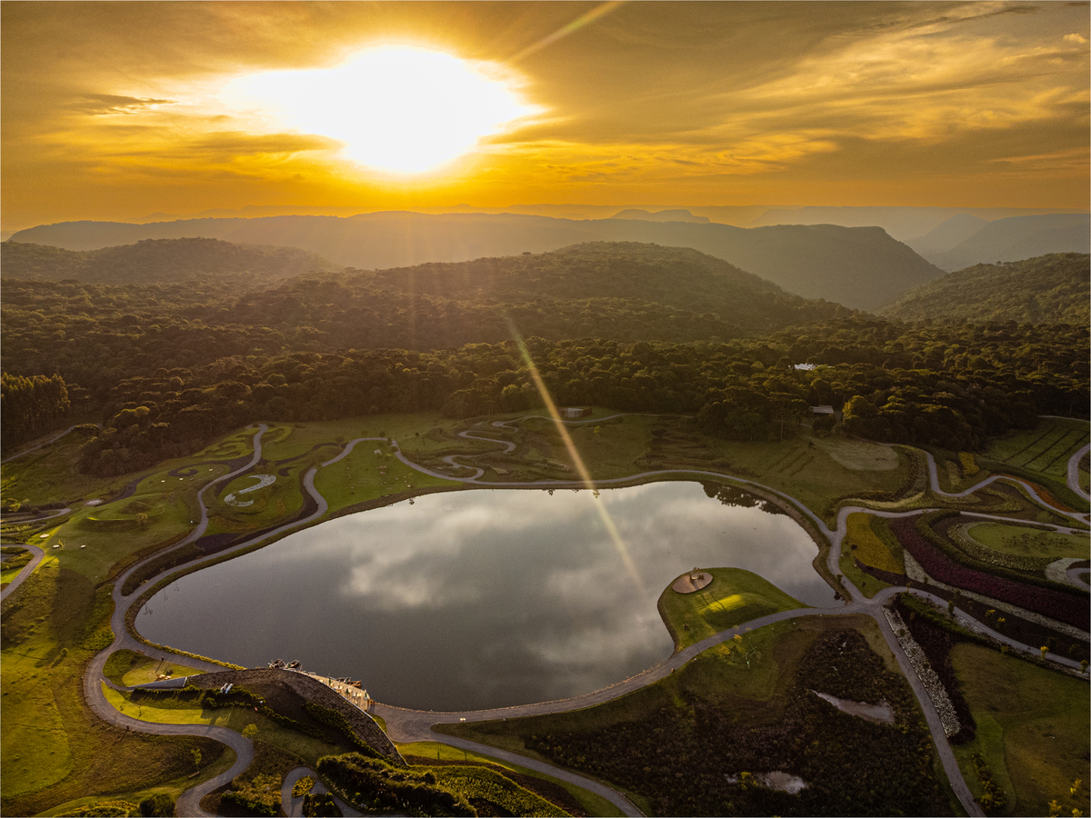belo por do sol no Mátria parque de Flores