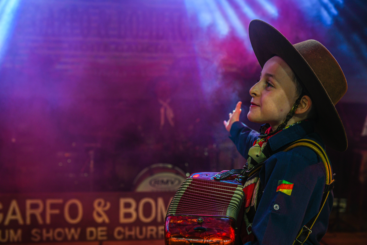 Show e luzes na Churrascaria Fogo e Bombacha