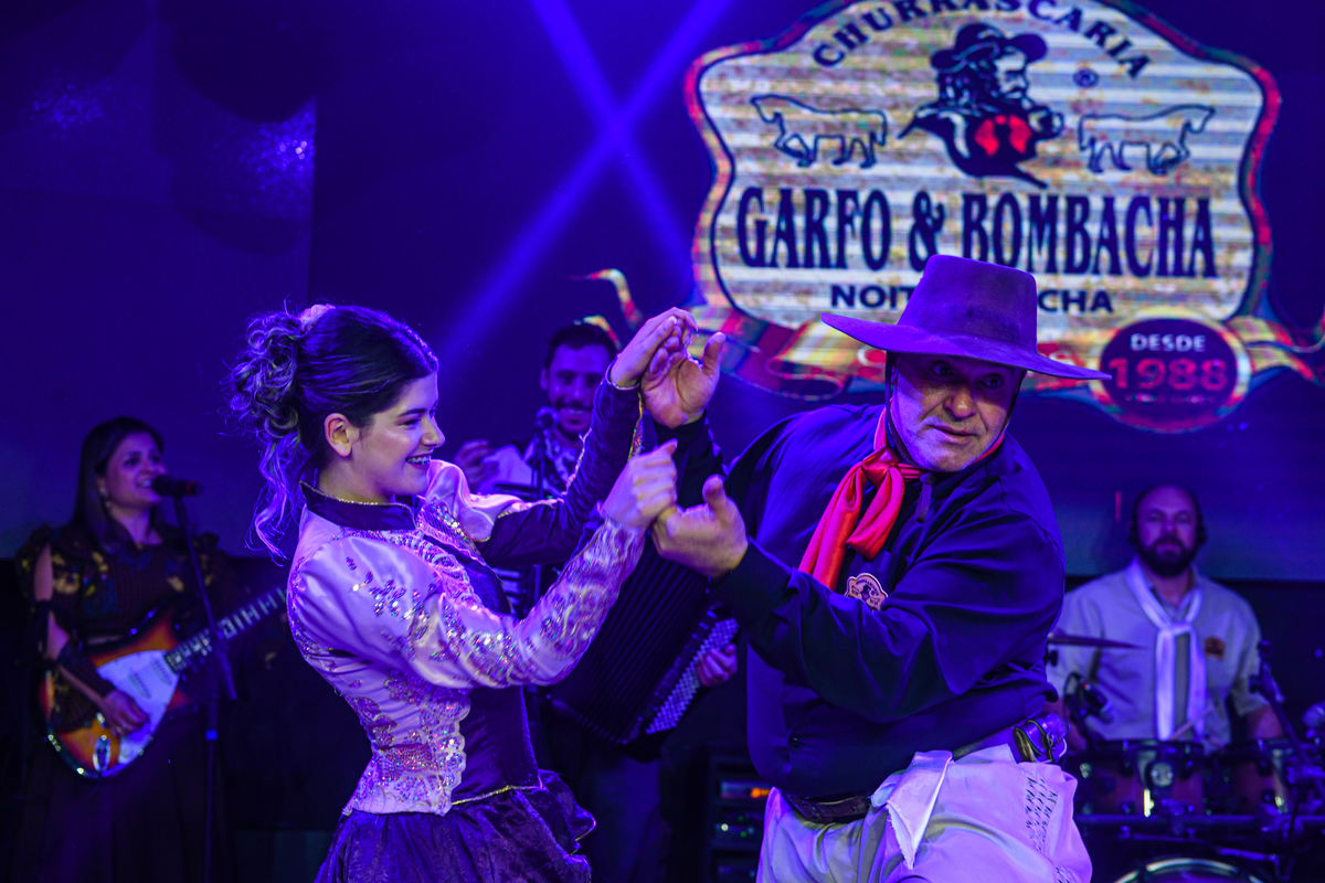 Vem se divertir na melhor churrascaria de Canela. Churrascaria Fogo e Bombacha