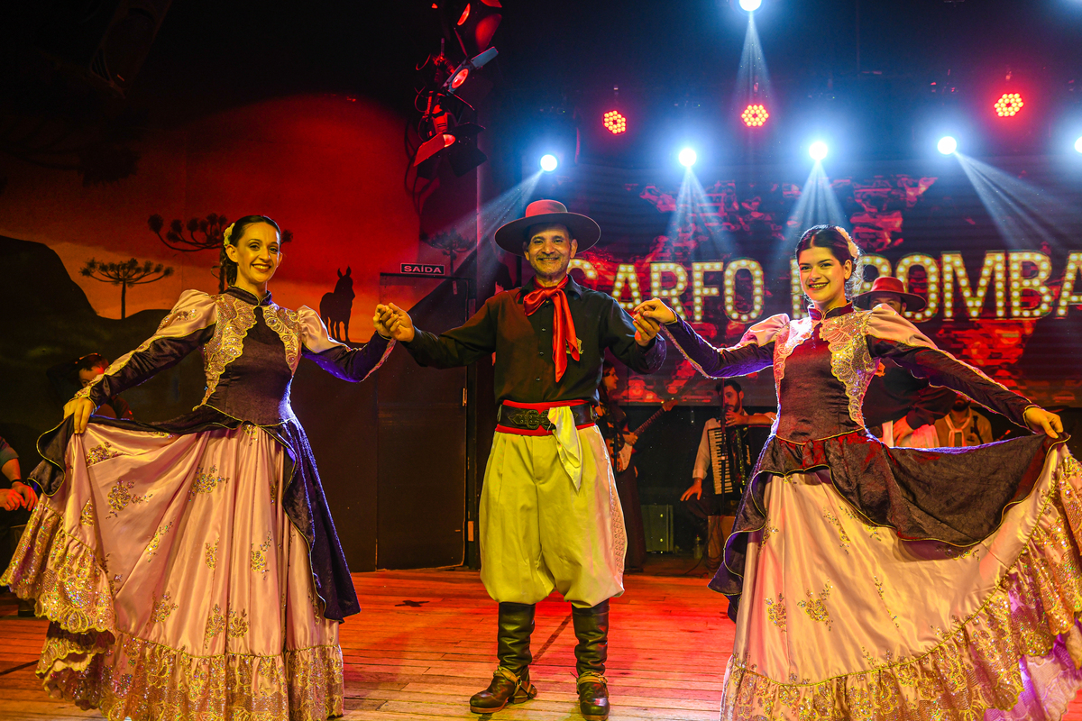Show noturno de tradição gaúcha Churrascaria Fogo e Bombacha