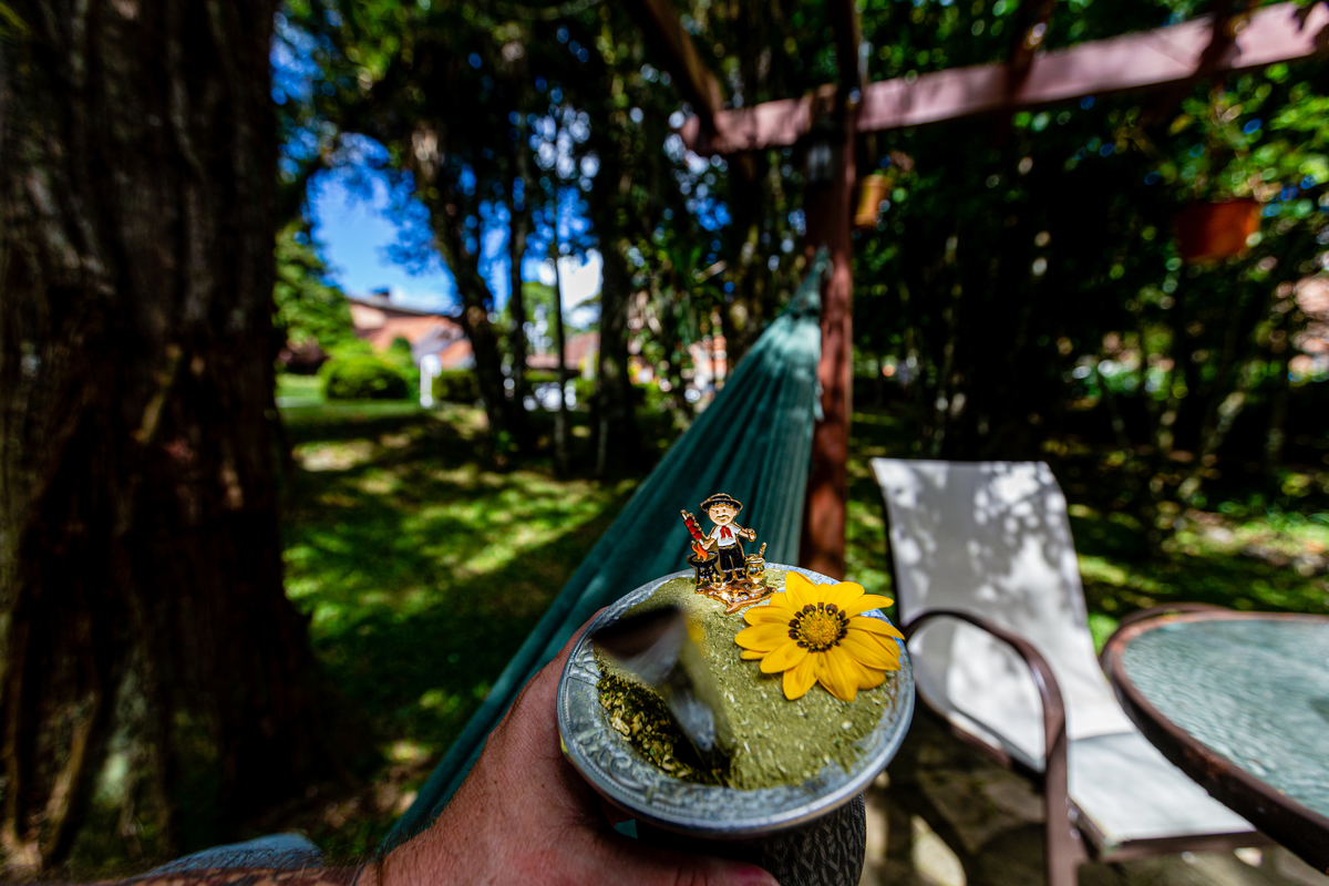Que delicia tomar chimarrão  na Pousada Bosque Canela. 