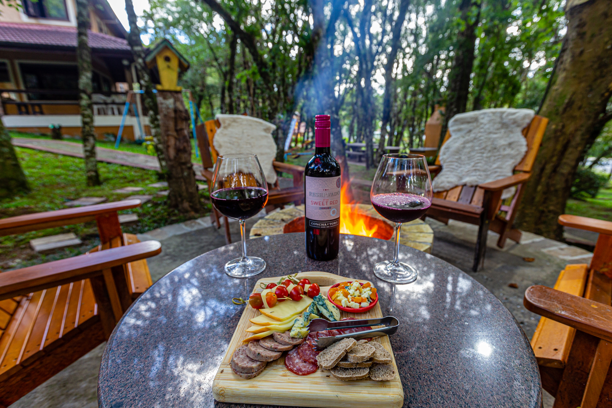 Tabua de frios  na Pousada Bosque Canela. 