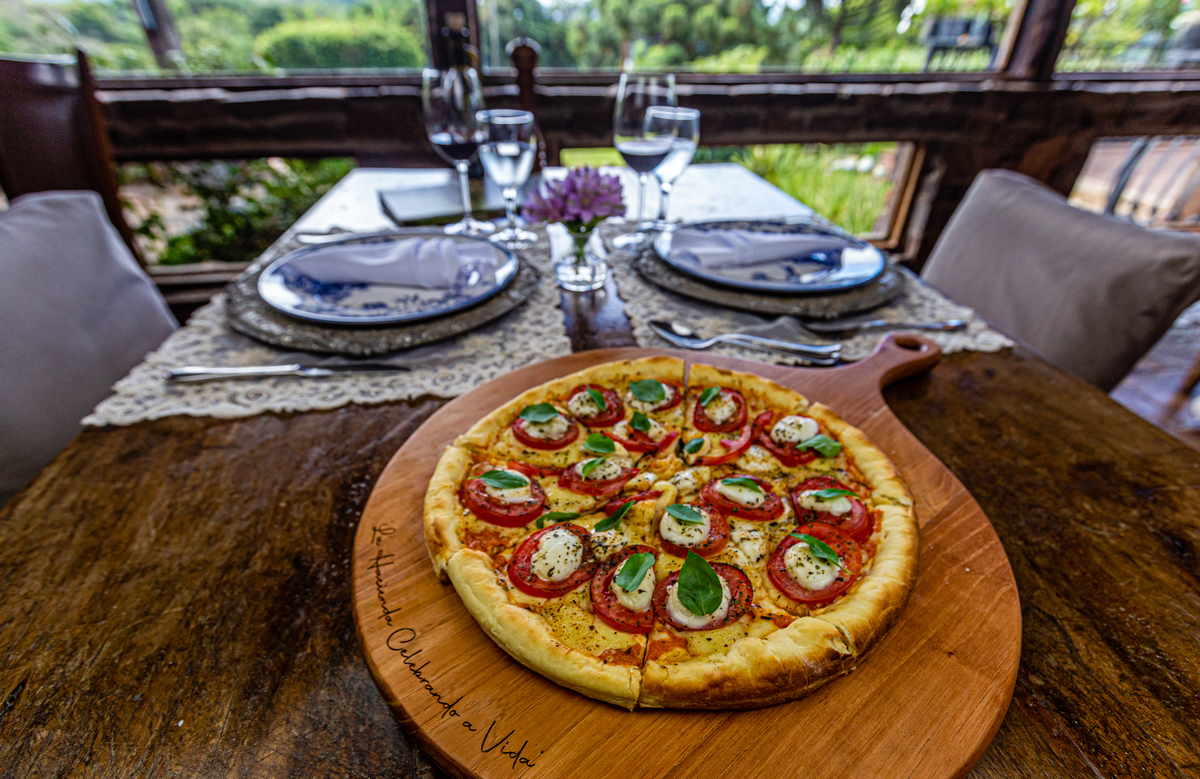 Vem provar nossa pizza no La Hacienda Hotel 