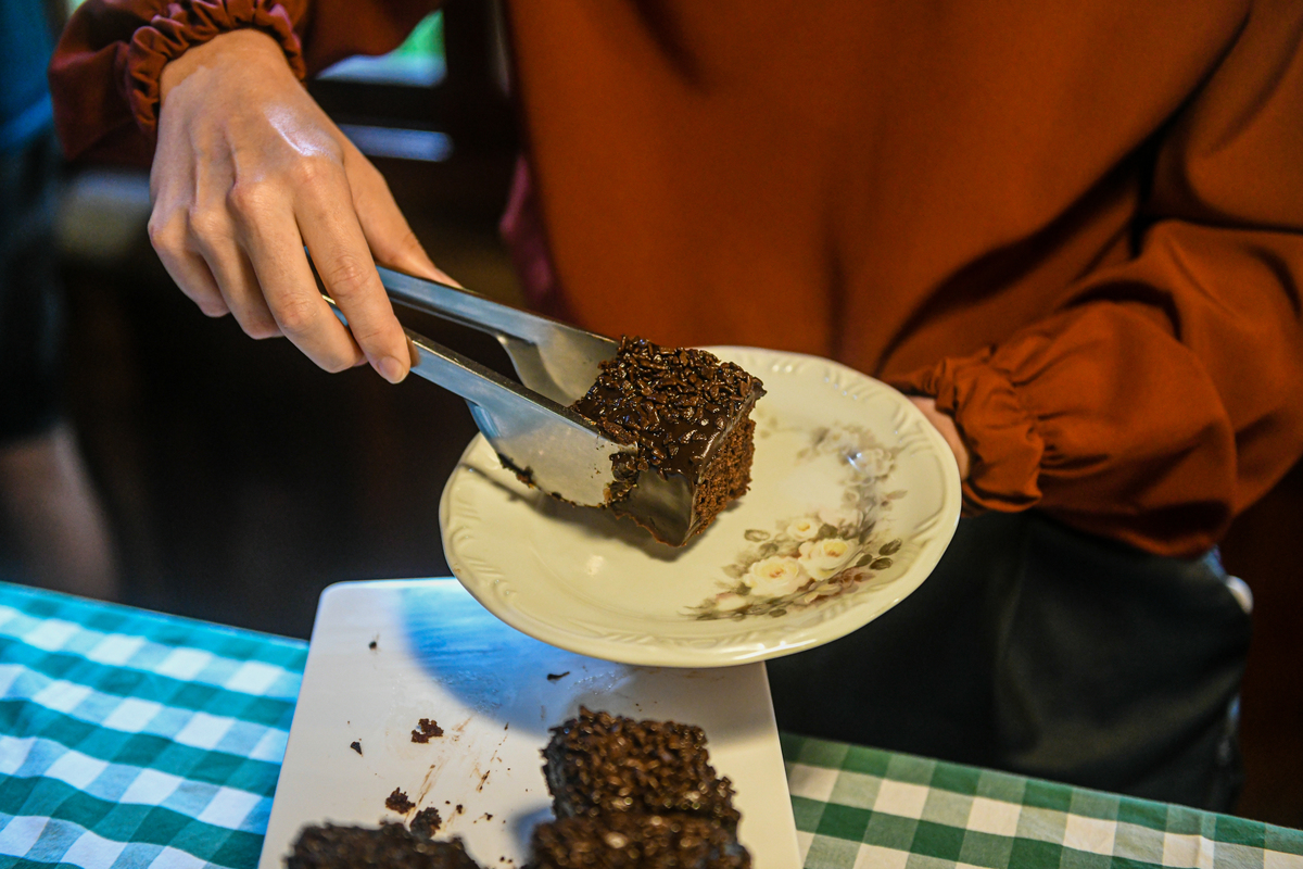 Bolo de chocolate nos Chalés da família Fioreze. 