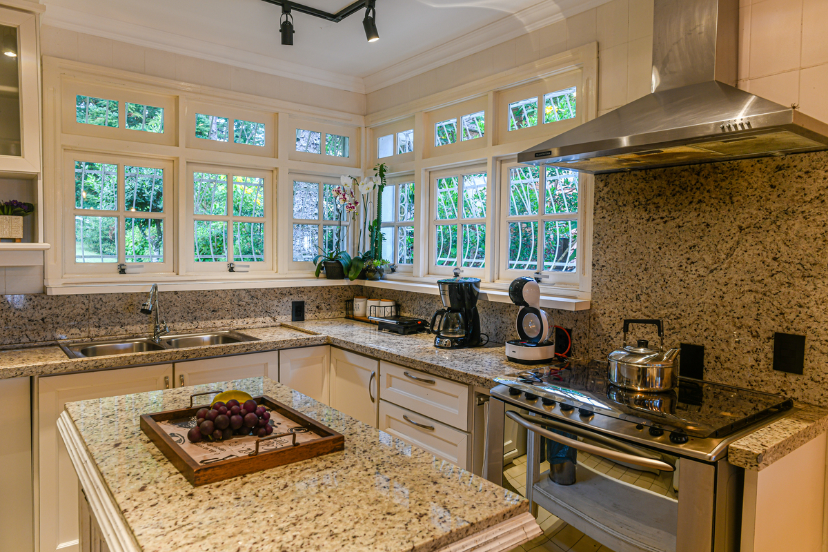 Cozinha completa, casa para locação em Gramado. 