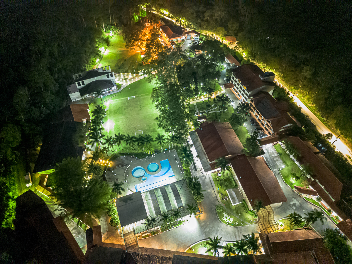 Fotografia profissional de drone para hotéis em são Paulo, foto noturna, 