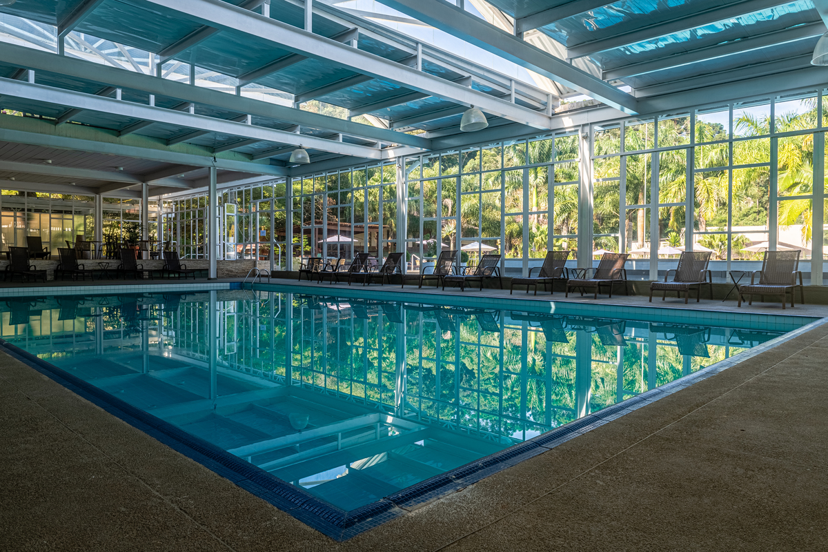 Uma piscina para relaxar no interior de São Paulo. 