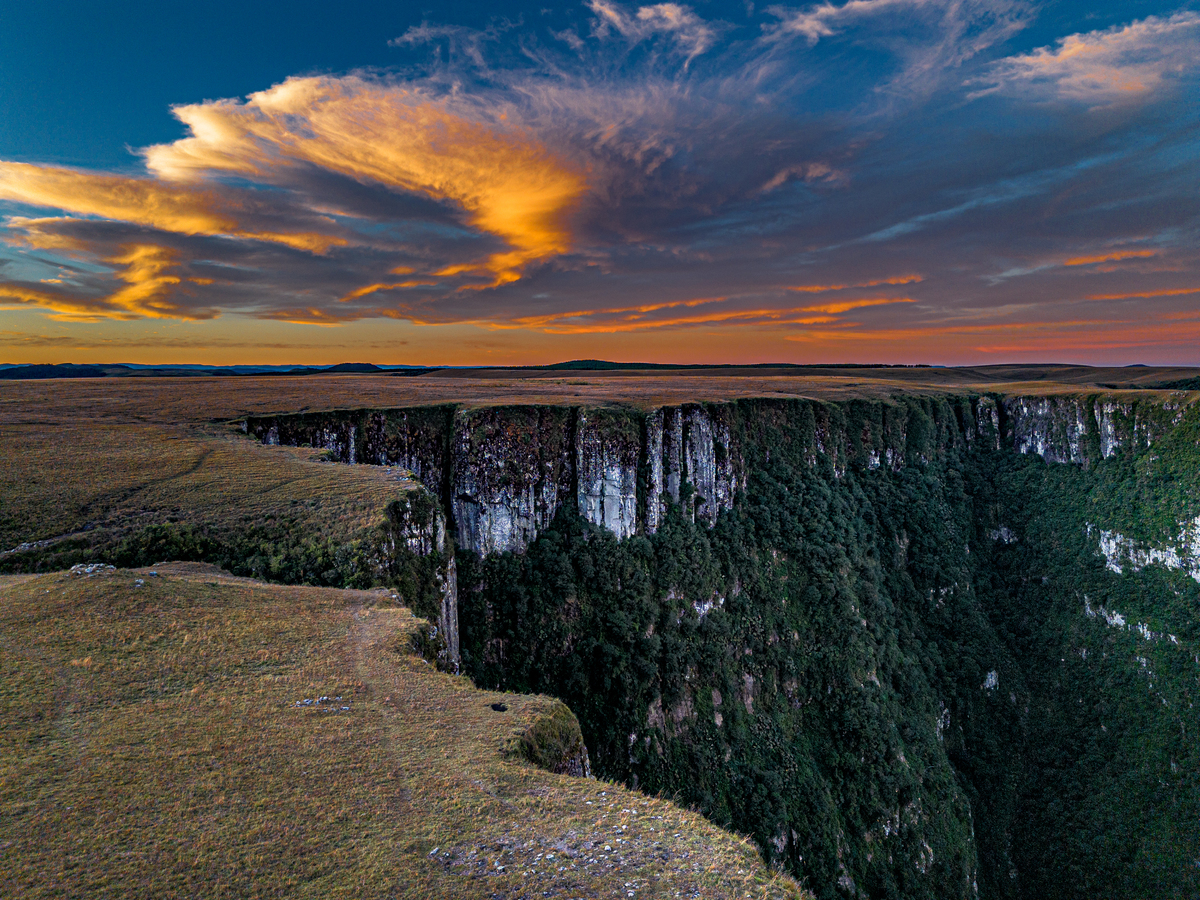 Por do sol no Cânion Montenegro. são Jose dos Ausentes. Um espetáculo no céu. 