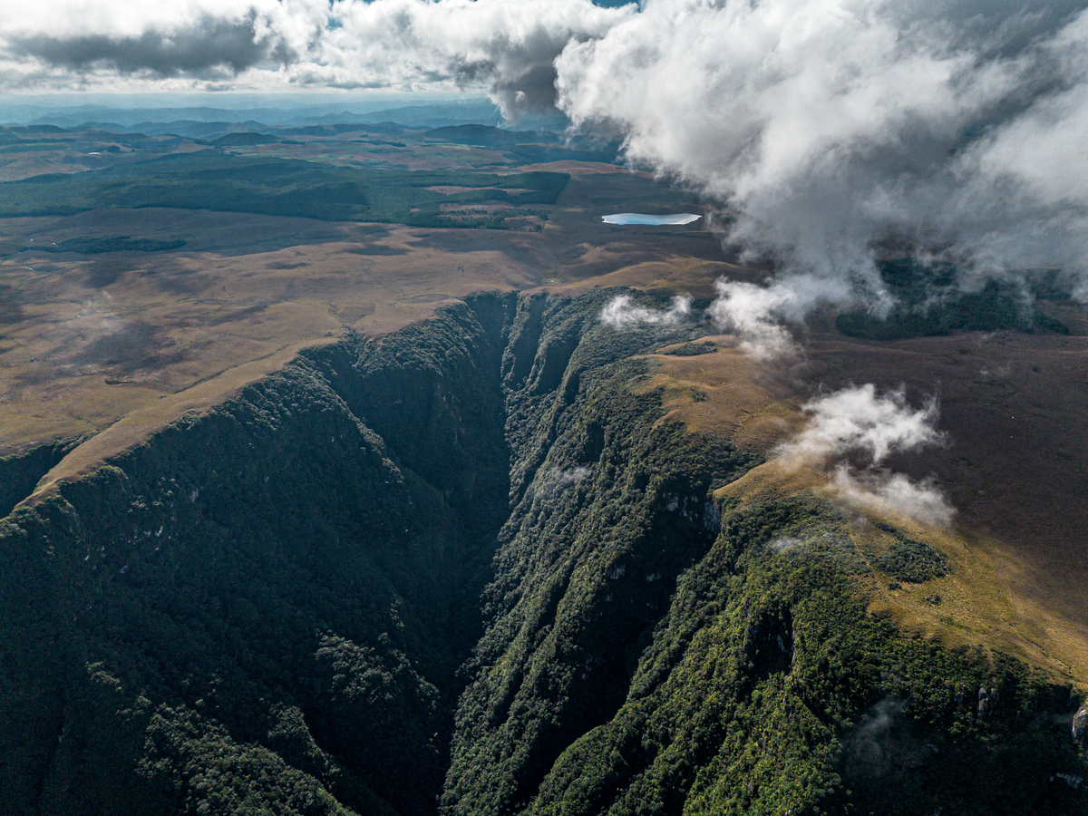 Cânion Montenegro com nuvens
