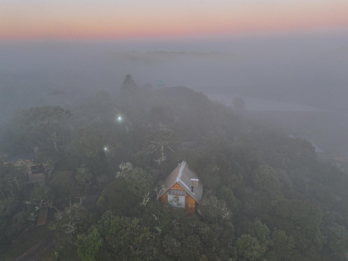 Cabana Morada alto das nuvens na Neblina em São Jose dos Ausentes. 