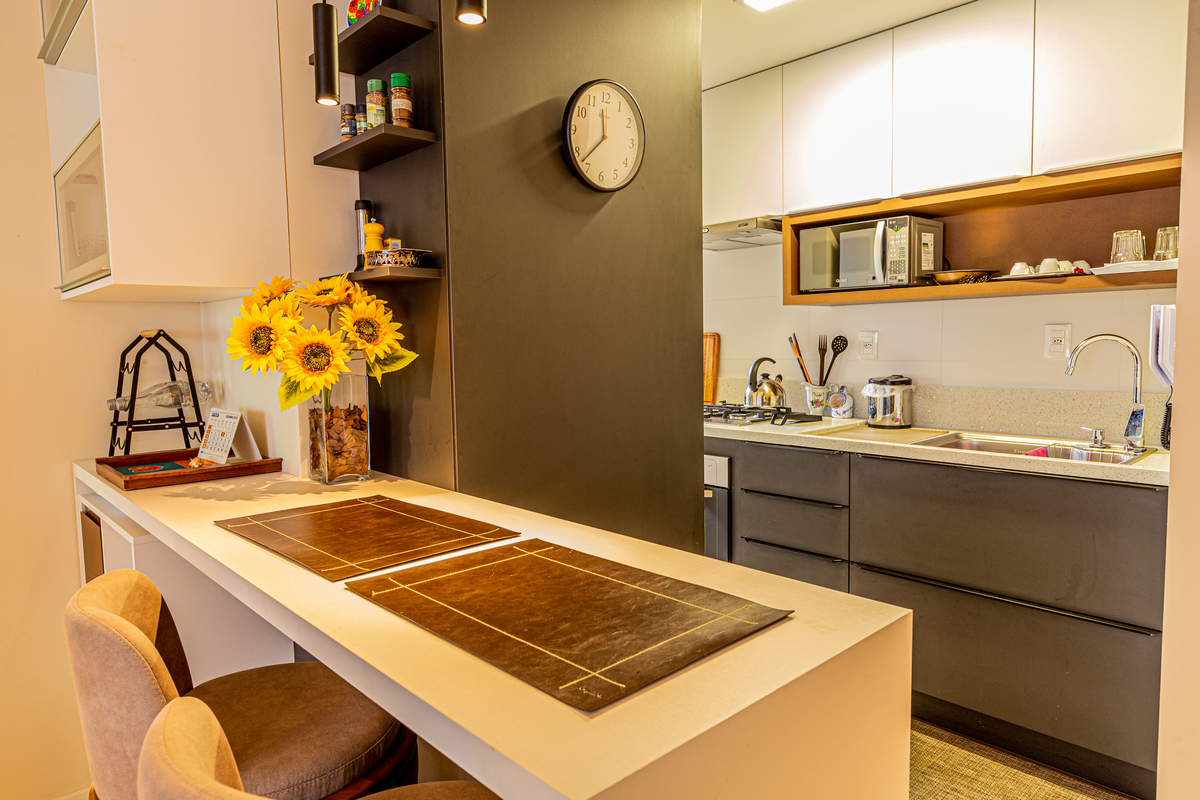 Cozinha em um apartamento para locação em Canela. 