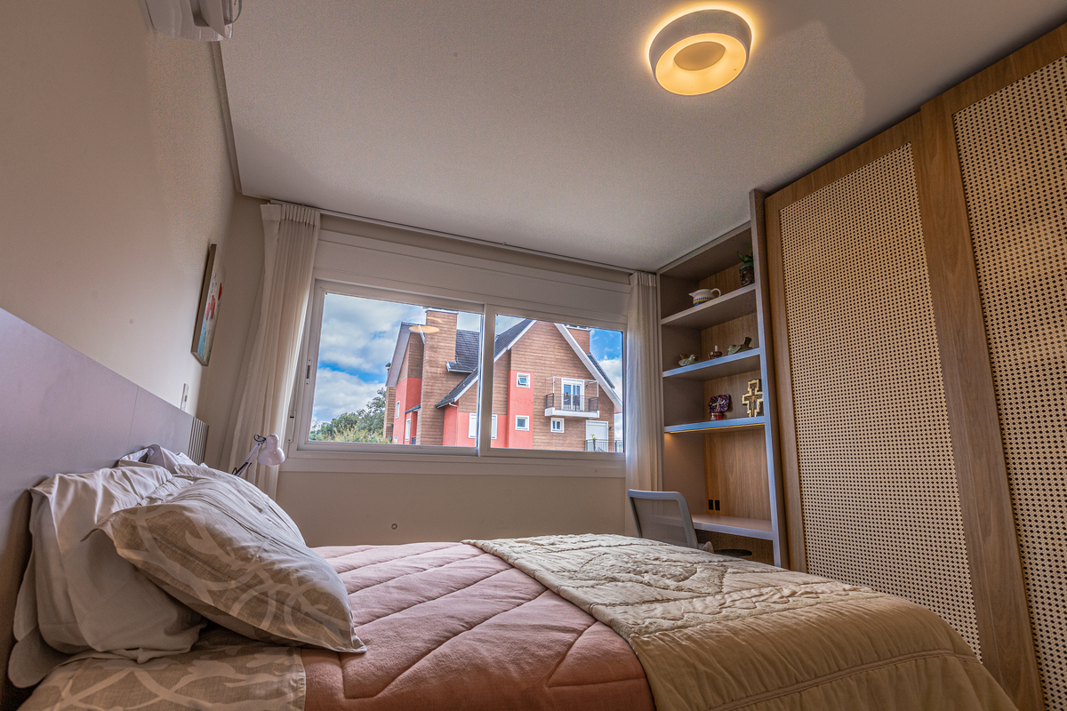 Armario de junco em Canela 