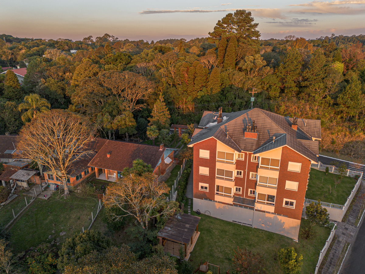 Cores quentes no edifício Por do sol em Gramado 