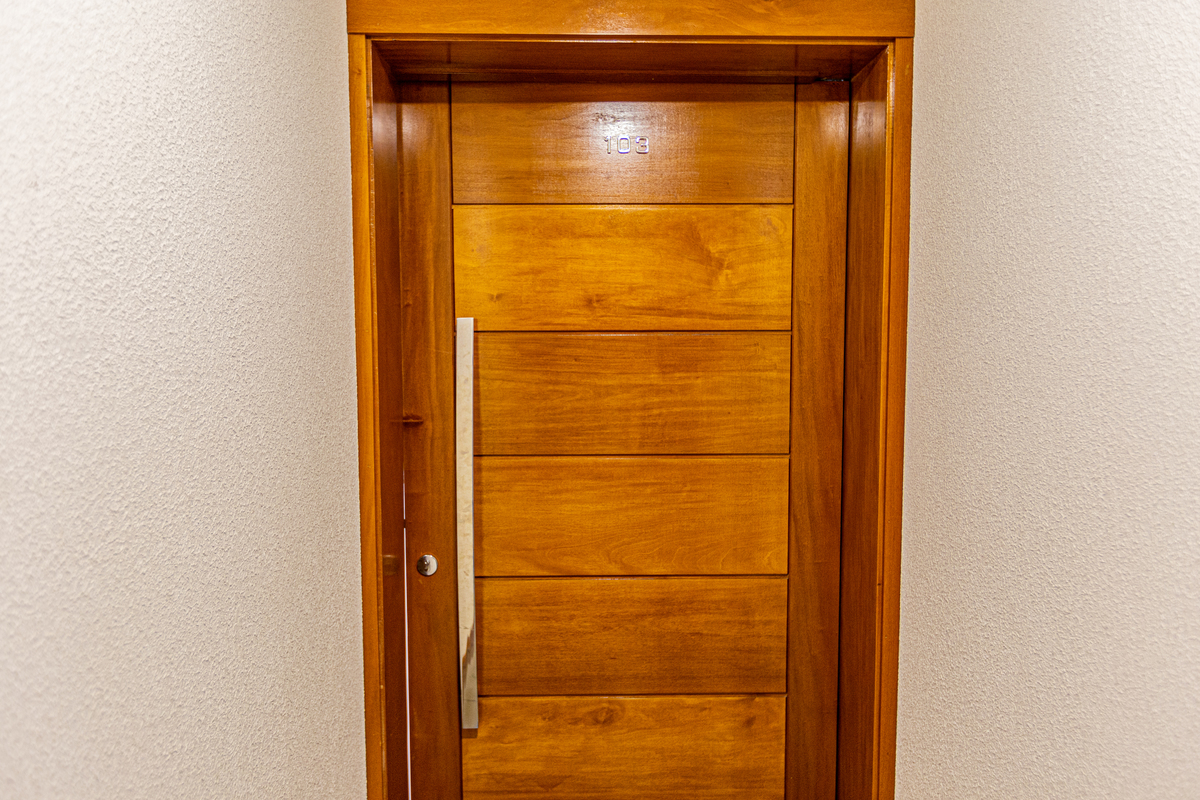 Bela porta de Madeira Gramado 