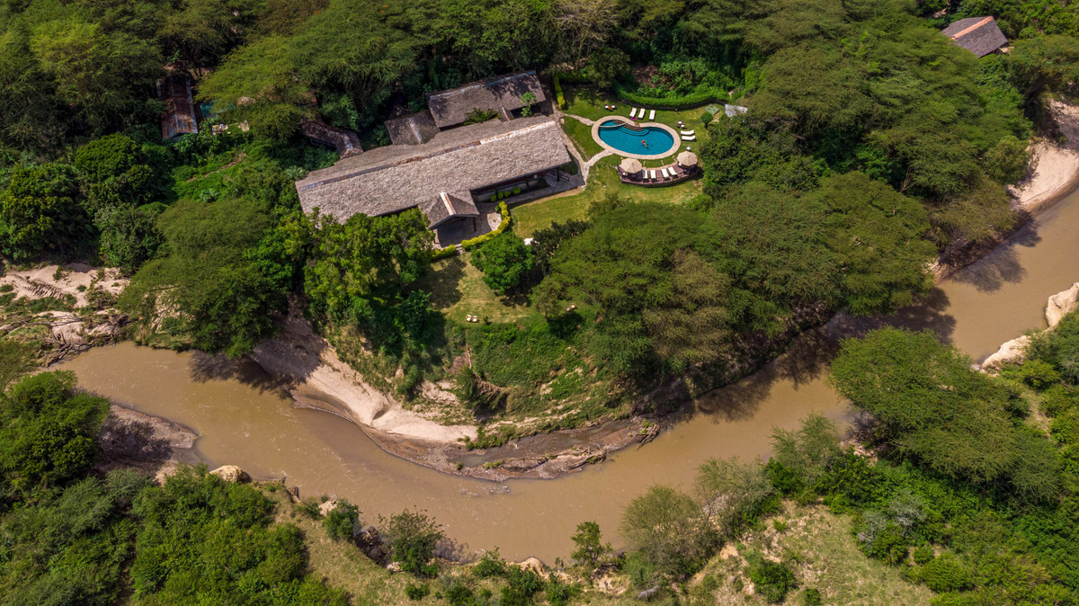 Tipilikwani Mara Camp offers an elegant yet relaxed atmosphere for experiencing the full adventure of

the African bush.