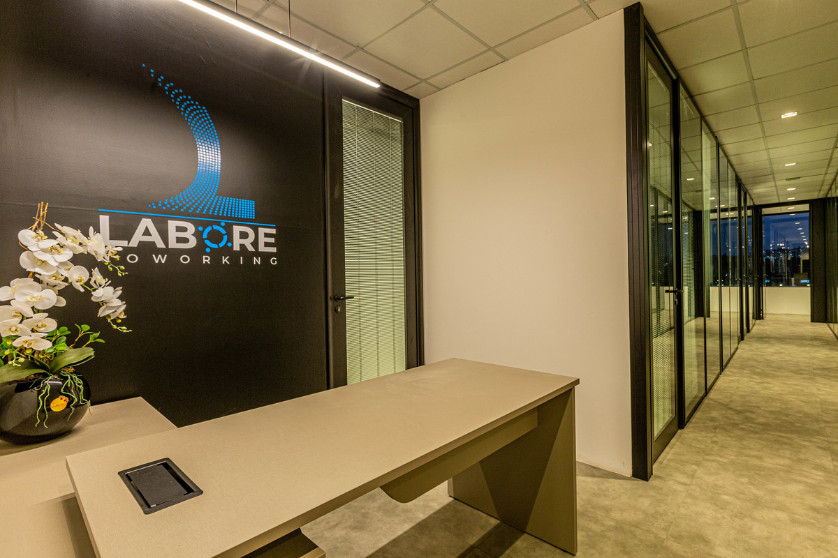 Espaço de recepção e salas privativas Labore Coworking 