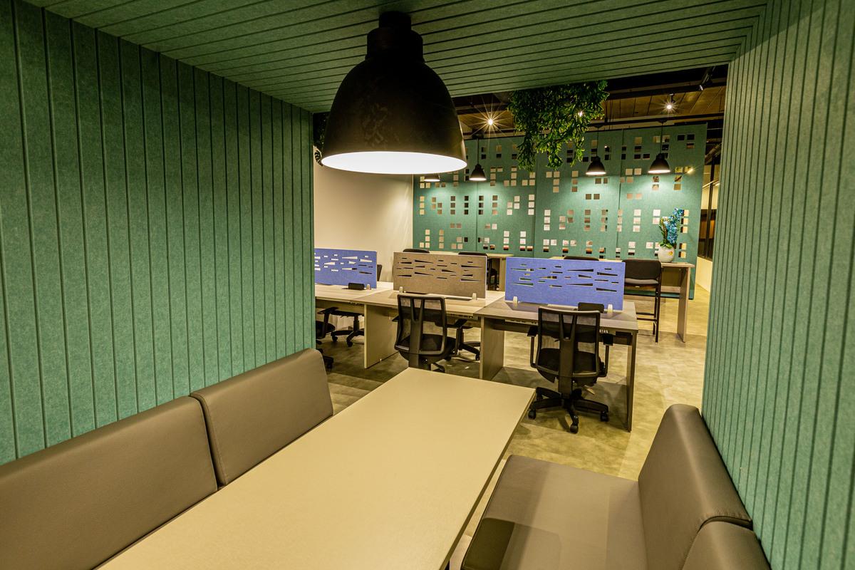 Mesas compartilhadas no labore Coworking 