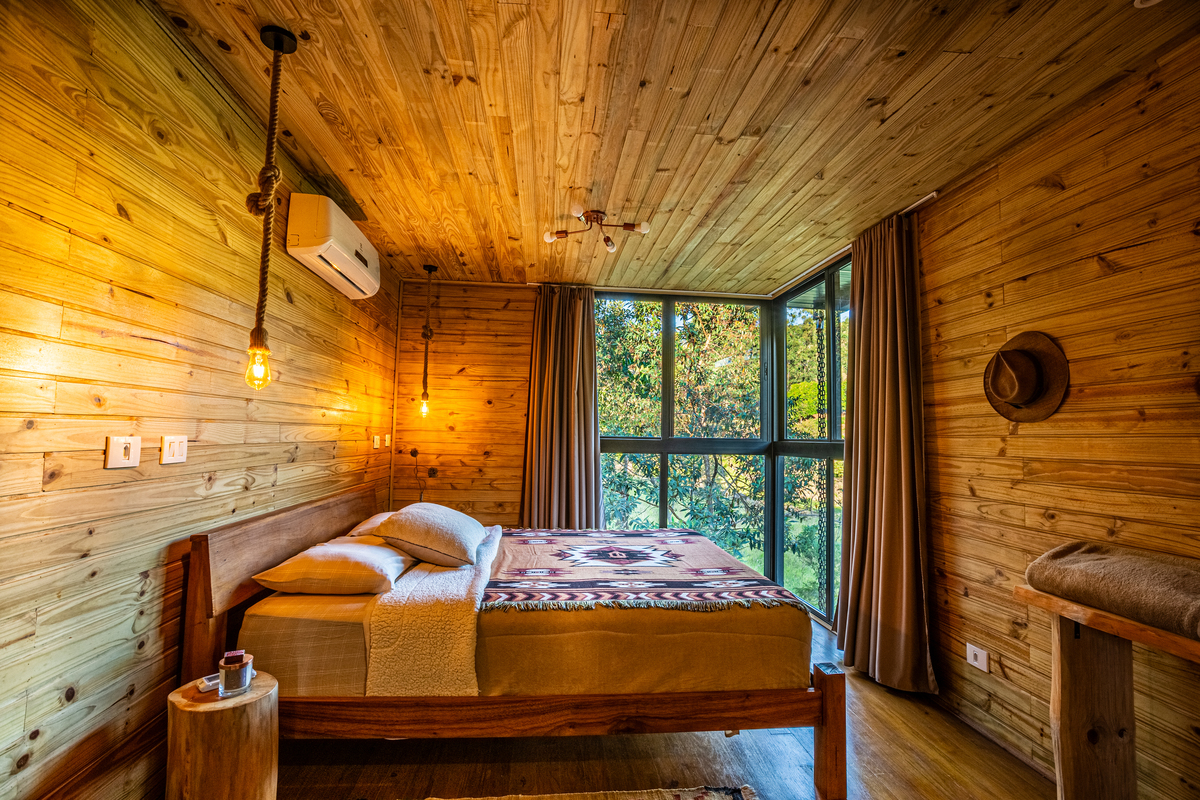 suite Into The wild Cabin.