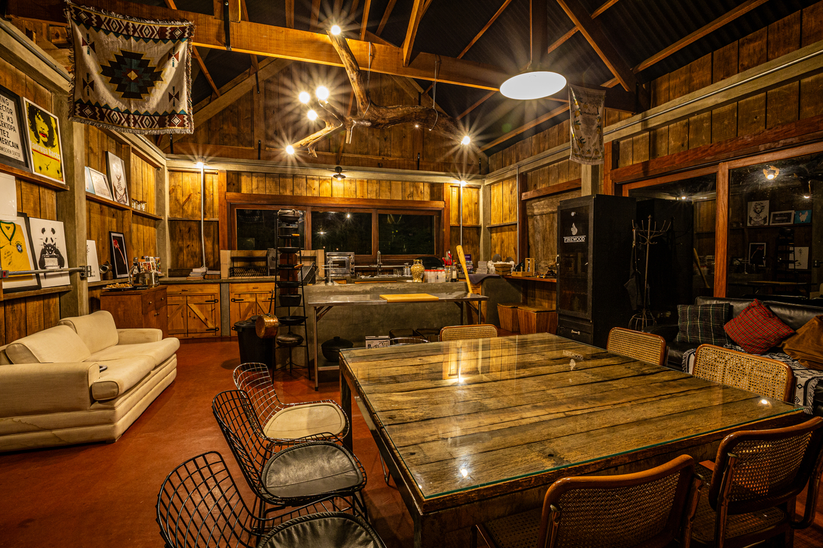 The Ranch galpão mesas