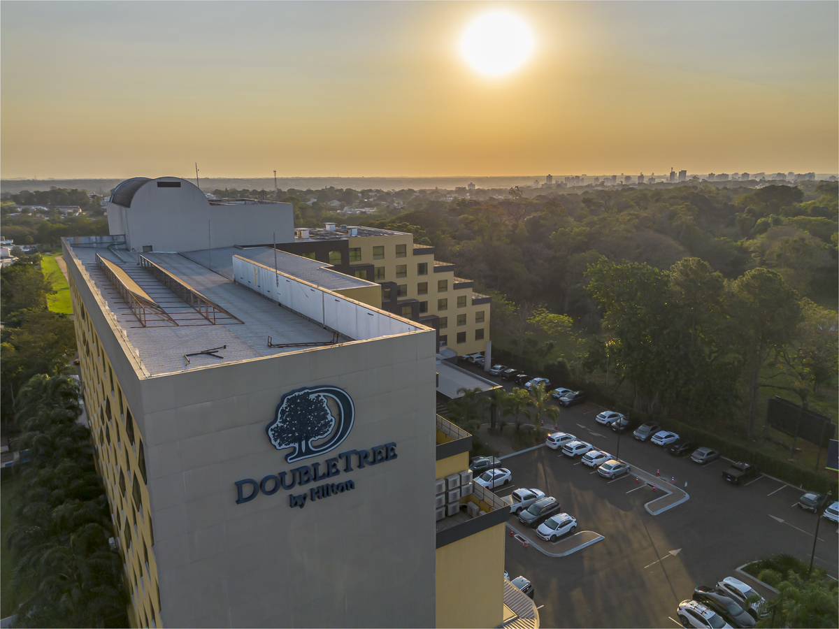 Double Tree by Hilton no por do sol 