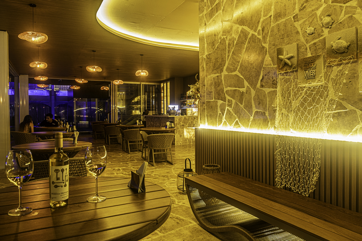 Bar a noite em Paraty 