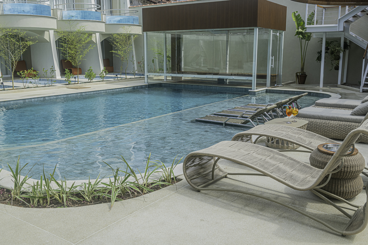 Relax na piscina Paraty 