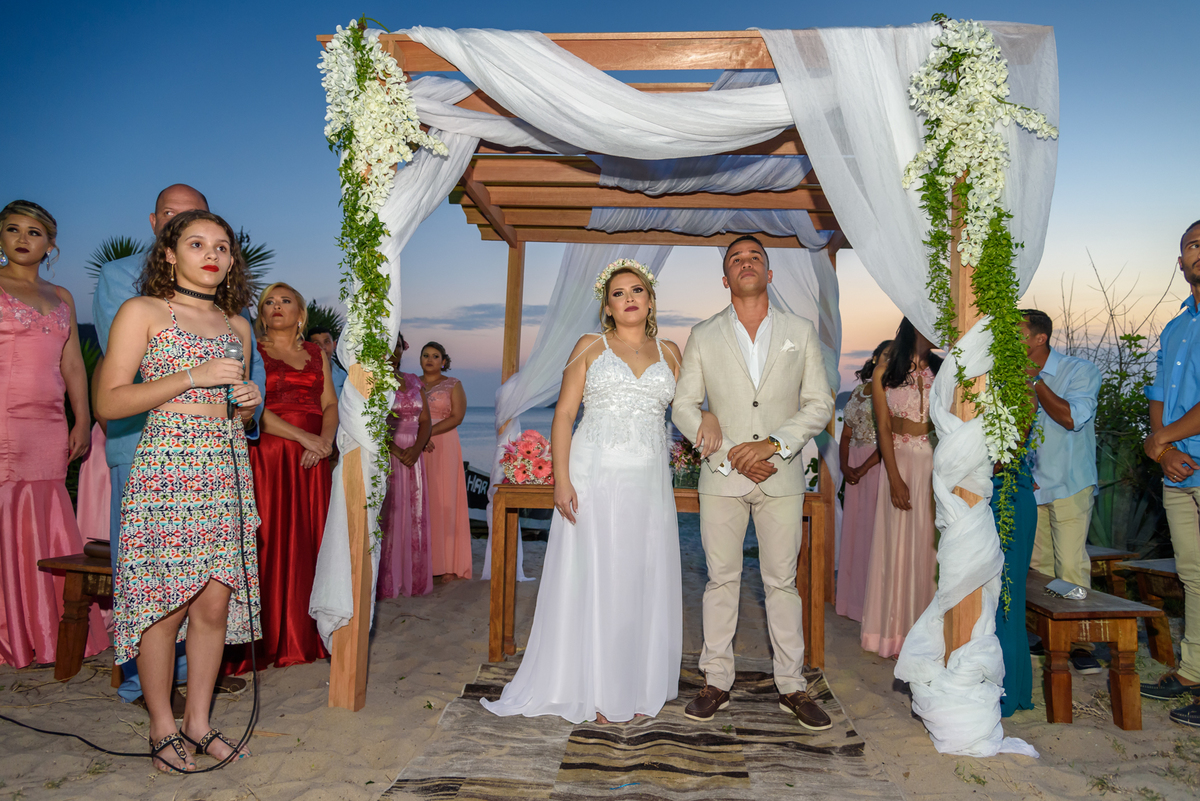 Noivos acompanham a entrada dos pagens trazendo as alianças, Quiosque Harmonia - RJ