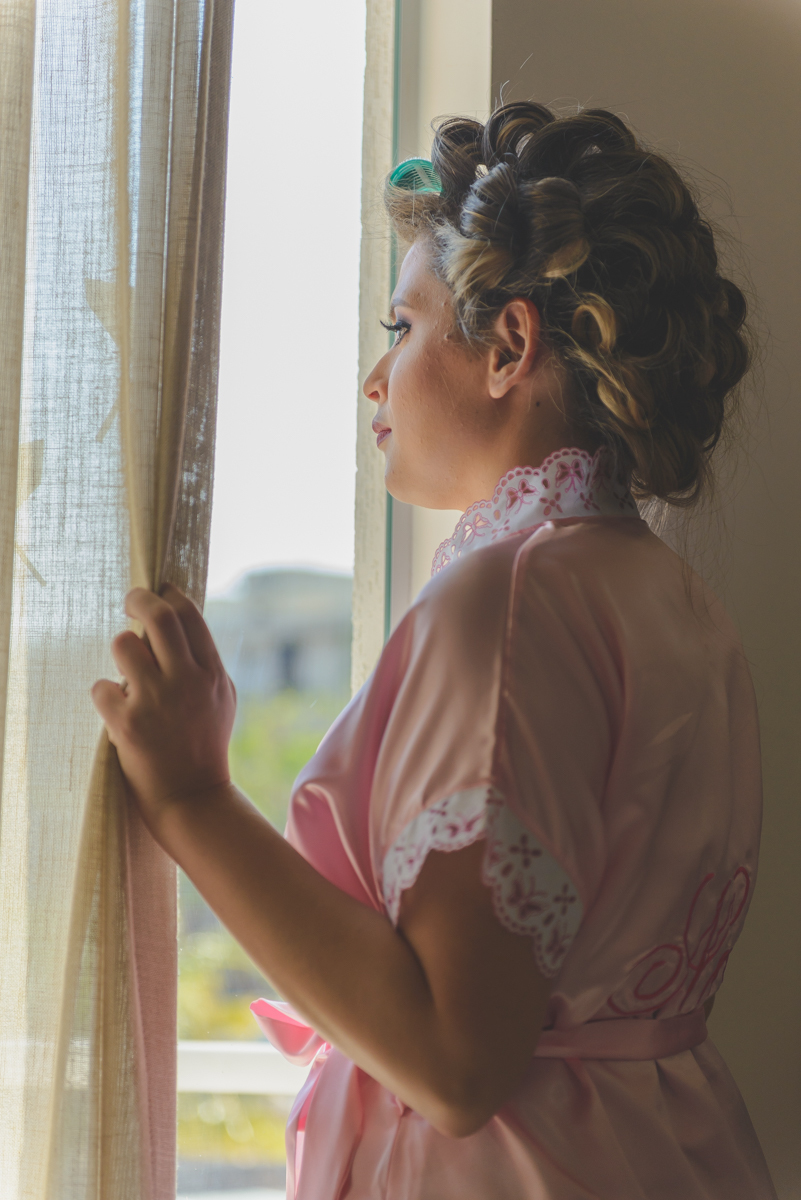 Making of da noiva com robe rosa em Camboinhas, Niterói - Rj